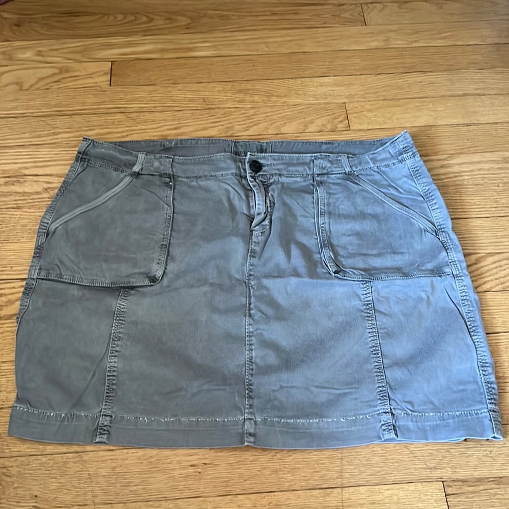 Gray old navy skirt